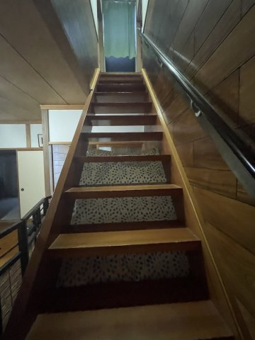 伊那市東春近　中古住宅のその他|階段