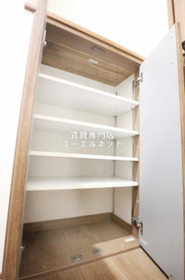 【設備】 | Mior | 収納力たっぷりのシューズボックスで玄関すっきり！