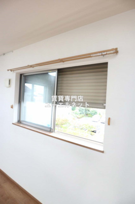 【設備】 | Mior | 側面の窓にもシャッター付き◎