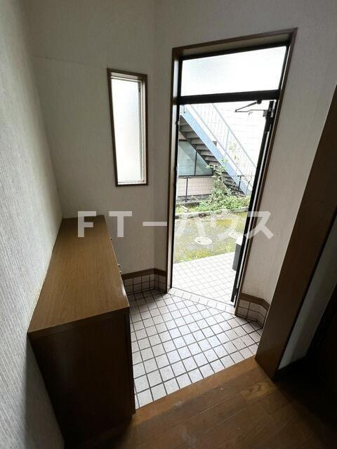 リナーハイツの玄関