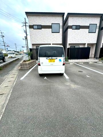 パティオ根来の駐車場