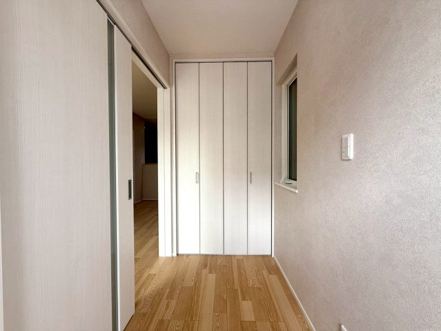 高知市秦南町2丁目　新築住宅　3LDKの玄関|すっきり片づく玄関収納付き。毎日の出入りが気持ちよくなる空間。