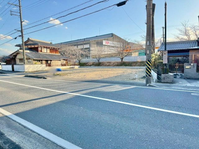 野洲市三上1号地　建築条件無し売土地の前面道路含む現地写真