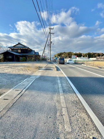 野洲市三上1号地　建築条件無し売土地の前面道路含む現地写真