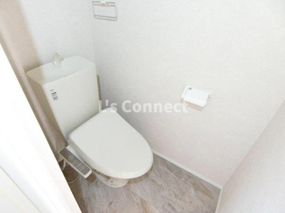 【トイレ】 | ドリームポート富谷 | 温水洗浄便座付きのトイレ。