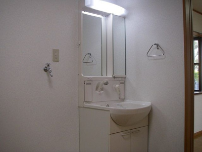 【洗面所】 | コーポ・ルナⅡ | 忙しい朝には欠かせない洗面所です