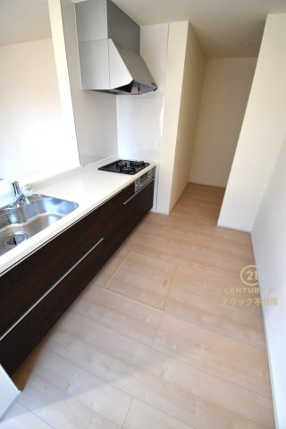 リーブルガーデン  水戸内原町　第12　3のキッチン|キッチン横のパントリーが嬉しい！生活感の出やすい消耗品や食材のストックはこちらへどうぞ♪