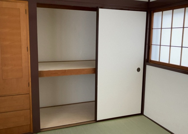 【収納】 | デザイン性を重視しすぎて収納が少なかった！なんてことにならないため、事前に現地で収納の数を確認しておくことをお勧めします。クローゼット以外にも床下収納や屋根裏収納、パントリーなどもチェックしましょう。