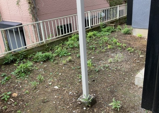 【庭】 | 庭があることでガーデニングや家庭菜園はもちろん、こどもの遊び場やペットを放して遊ぶことができます。また、家の周囲に余裕があるということです。隣地との間があれば、十分な日当たりと、風通しが確保できます。
