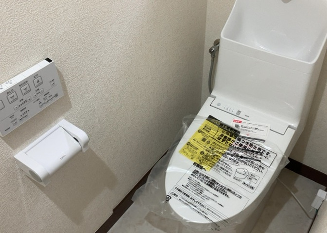 【トイレ】 | トイレは大きさや形、機能、抗菌性などが異なる多種多彩なタイプが各メーカーから出ています。それぞれに良さがあるため、事前にどういったタイプのトイレがいいのかをご家庭内で決めて、内見に行くといいでしょう。