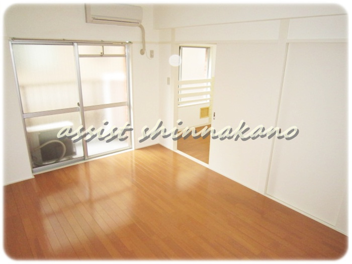 弥生町ビレッジの居間・リビング