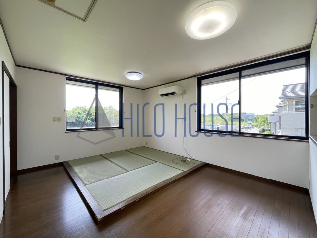 鶴舞4丁目戸建貸家の居間・リビング