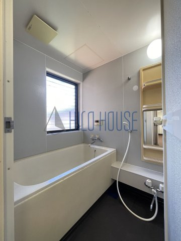 鶴舞4丁目戸建貸家の浴室