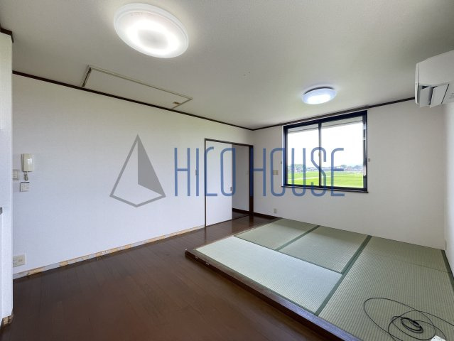 鶴舞4丁目戸建貸家の居間・リビング