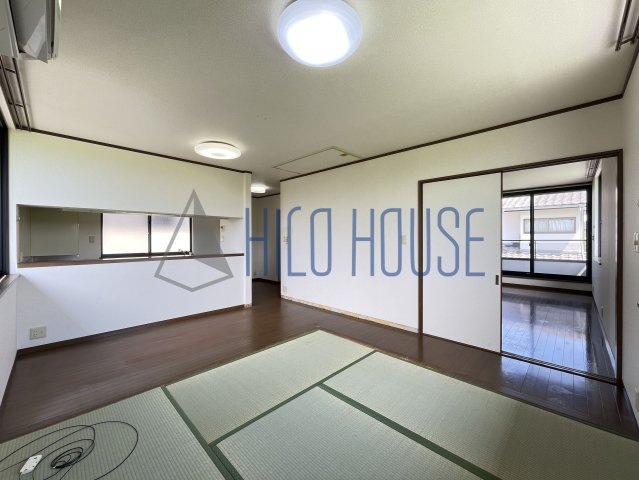 鶴舞4丁目戸建貸家の居間・リビング