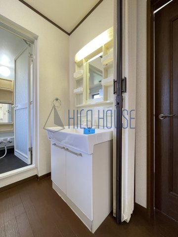 鶴舞4丁目戸建貸家の独立洗面台