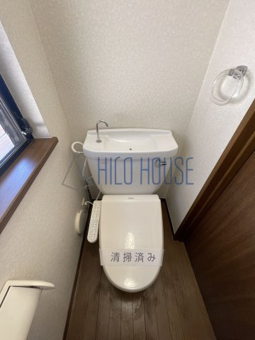 鶴舞4丁目戸建貸家のトイレ