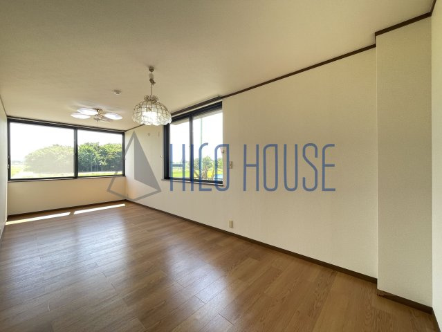 鶴舞4丁目戸建貸家の寝室