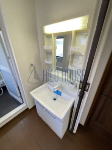 鶴舞4丁目戸建貸家の洗面所