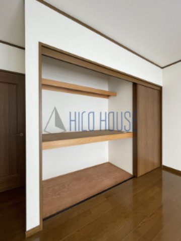 鶴舞4丁目戸建貸家の収納