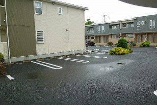 【駐車場】 | フォンテーヌⅧ | 駐車場に車を止められます