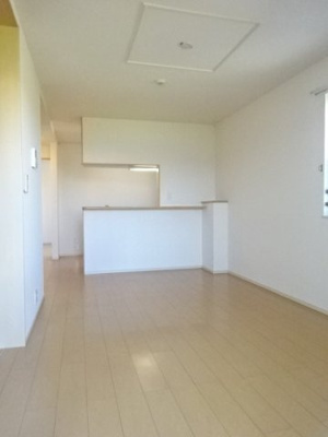 【居間・リビング】 | メゾンブリーズⅦ | ゆったりとした居間です