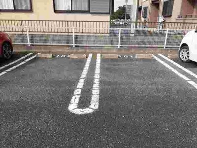 【駐車場】 | アルカンシエルⅢ | 駐車場に車を止められます