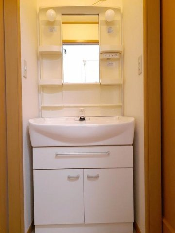 【洗面所】 | アルカンシエルⅢ | 忙しい朝には欠かせない洗面所です