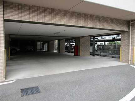 アイレスト古市駅前の駐車場