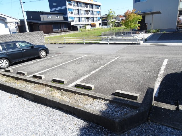 廣美ハイツの駐車場