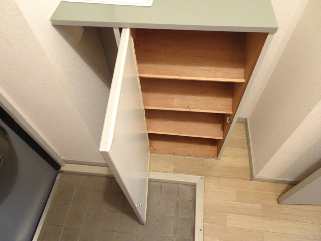 廣美ハイツの玄関