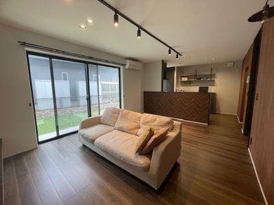 【居間・リビング】 | 吉志新町一丁目6番2号（C-32）