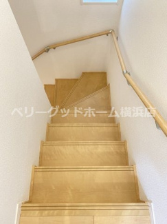 【内観：施工例】 | 大和市上草柳　 新築分譲住宅　全2棟/今回販売2棟（1号棟） | 同施工会社施工例写真（階段）