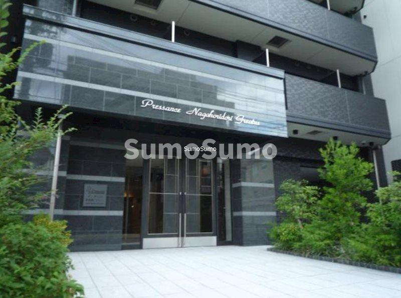 プレサンス長堀通グレイタスのエントランス