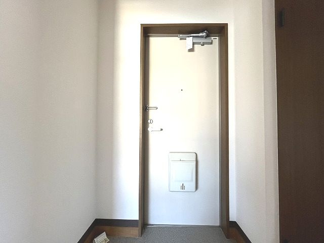 BSハイツの玄関