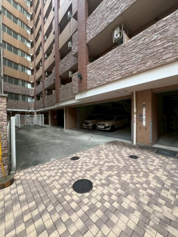 エステムコート新神戸エリタージュの駐車場