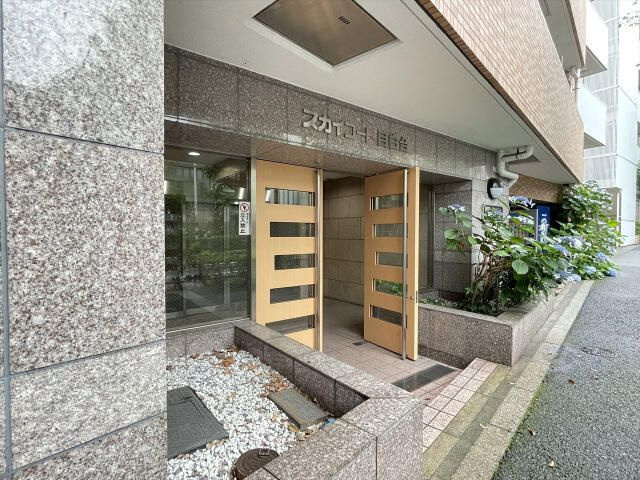 スカイコート目白台のエントランス