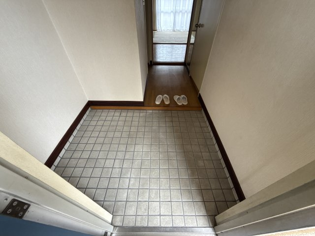 メゾン大半田の玄関