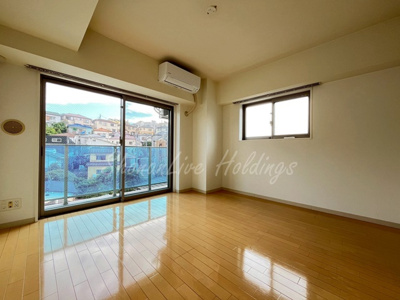 【居間・リビング】 | Paulownia Valley take4 西横浜 | 2面採光の洋室♪