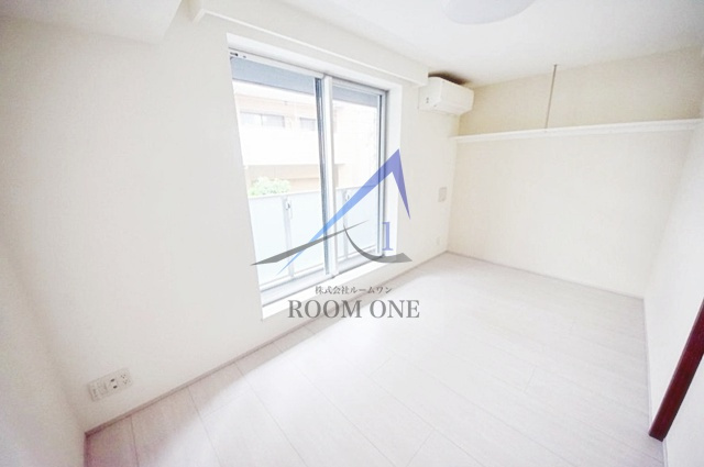 ＳＹＮＥＸ　ＨＩＧＡＳＨＩ－ＫＡＮＡＧＡＷＡの居間・リビング|洋室のお部屋です。