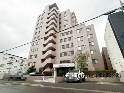 【外観】 | リラハイツ南郷 | 流行に左右されず、将来にわたって価値が継続する「上質」な佇まい。おしゃれな雰囲気や自然の潤い、親しみやすさといった暮らしを豊かにしてくれる住空間です。