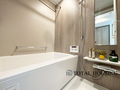 【浴室】 | リラハイツ南郷 | 乾燥機付きの浴室は雨の日でも洗濯物が干せるので、忙しい共働きのご家庭では大活躍です。