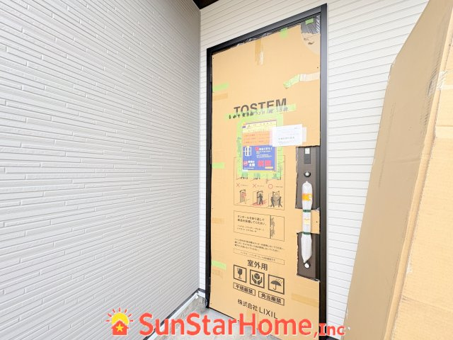【サンスターホーム】青梅市東青梅3丁目　新築2号棟の玄関