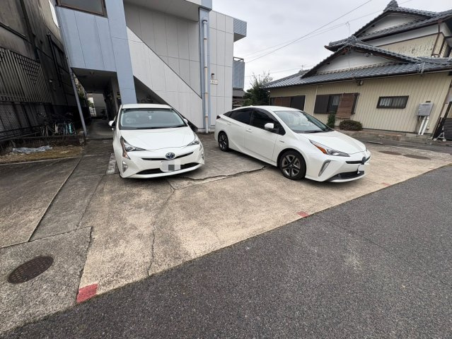 ハピネス1の駐車場