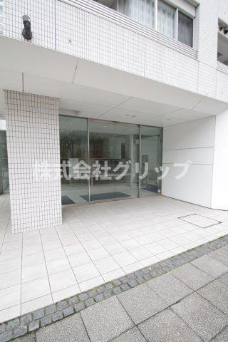 ルネ・ブランシュ横浜海岸通りのエントランス