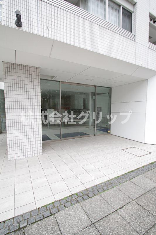 ルネ・ブランシュ横浜海岸通りのエントランス