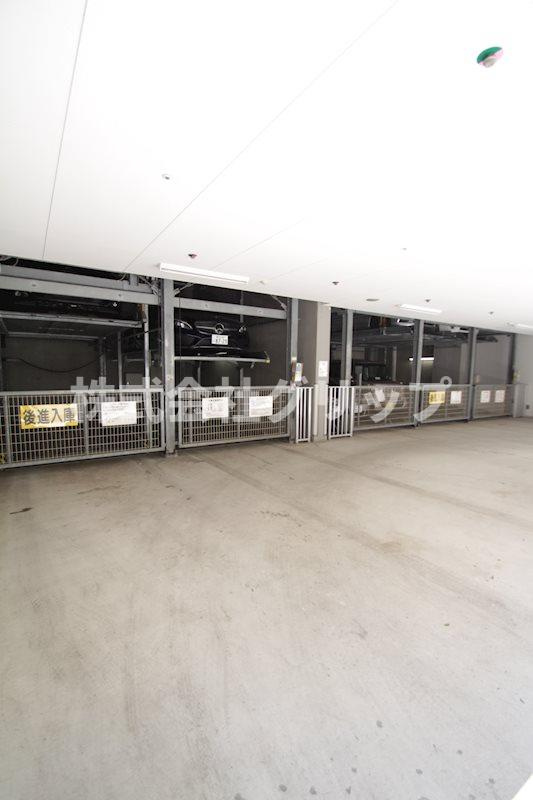 ルネ・ブランシュ横浜海岸通りの駐車場