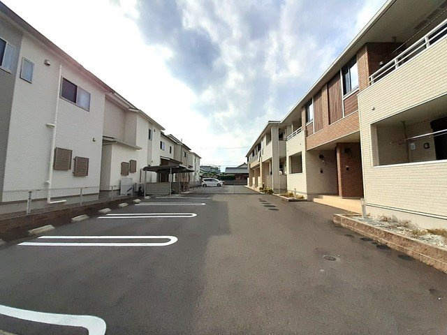 グラン　プレミールⅡの駐車場