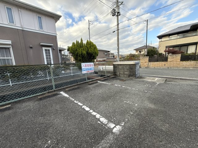 メゾン大半田の駐車場