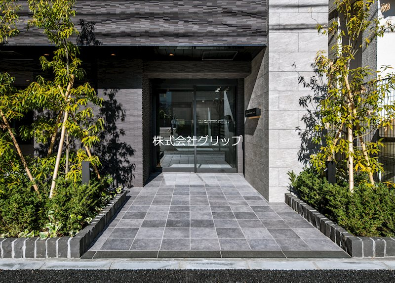 Le'a横濱阪東橋弐番館のエントランス